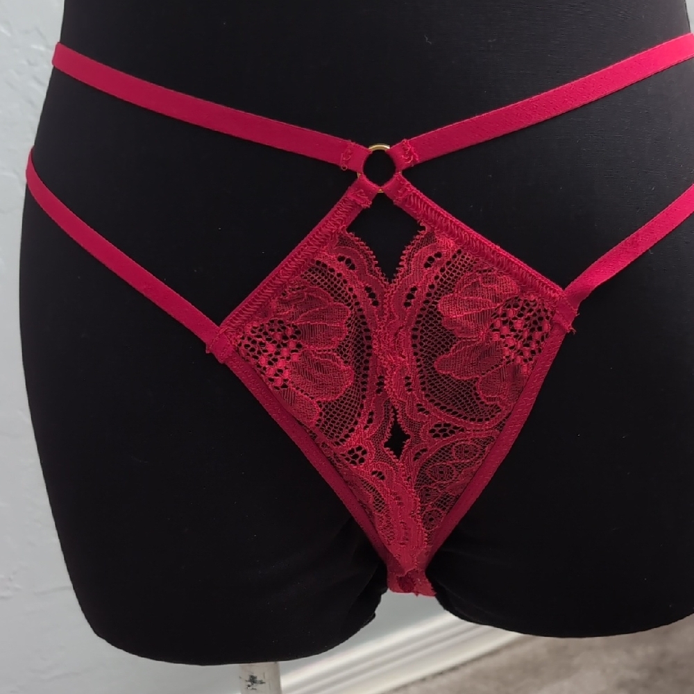 NWT Victoria's Secret Crotchless Style Thong